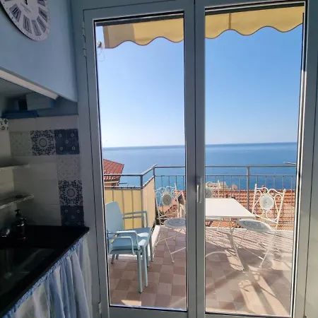公寓 Casa Azzurra 因佩里亚